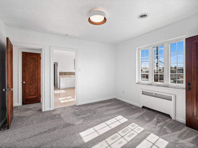 Building Photo - 433 Winterhill St