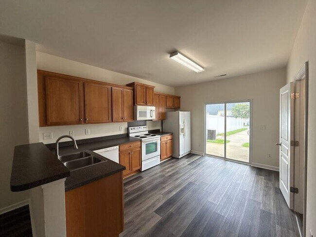 Building Photo - Oakstone