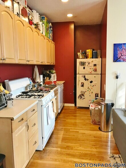 Building Photo - 447 Park Dr