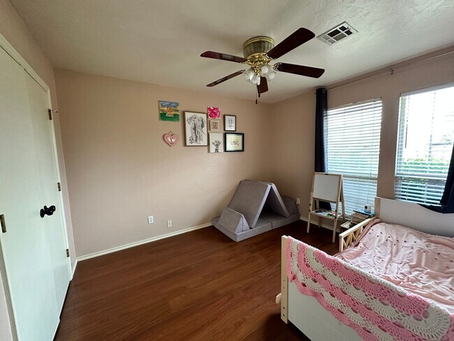 Building Photo - FOR RENT: Charming 4-Bedroom, 2-Bath Home ...