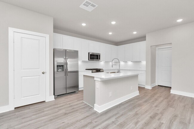 Building Photo - 21019 Bay Vlg Dr