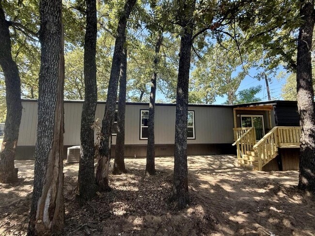 Building Photo - 1808 Sheila Dr