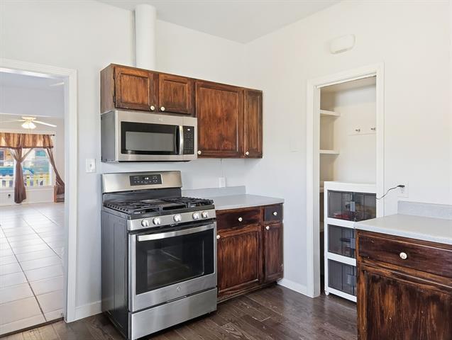 Building Photo - 823 S Beacon St