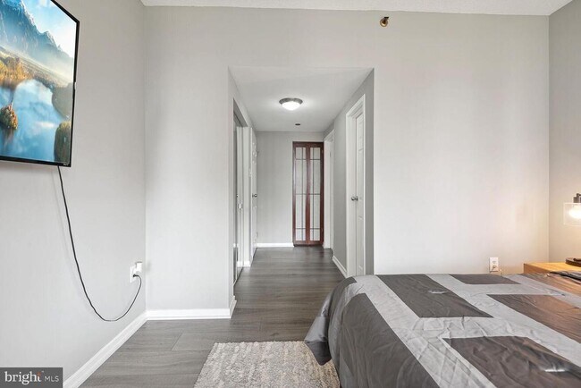 Building Photo - 1530 Key Blvd