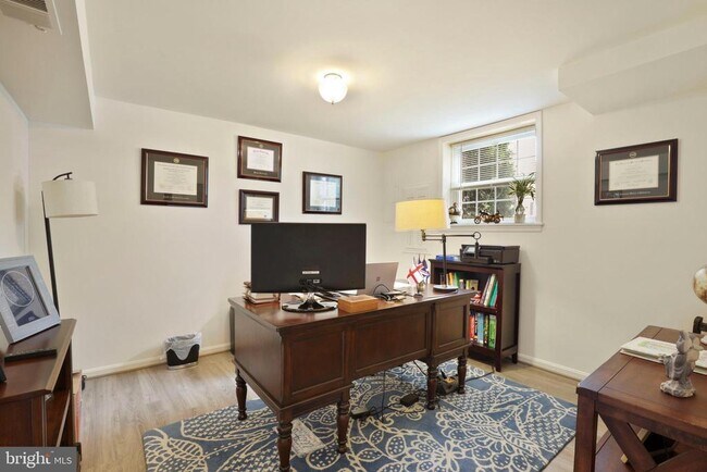 Building Photo - 11 Donagh Ct