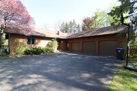 Building Photo - Stunning 4 Bedroom Home with Pond Access