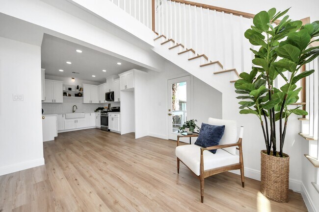 Building Photo - 300 Narcissus Rd