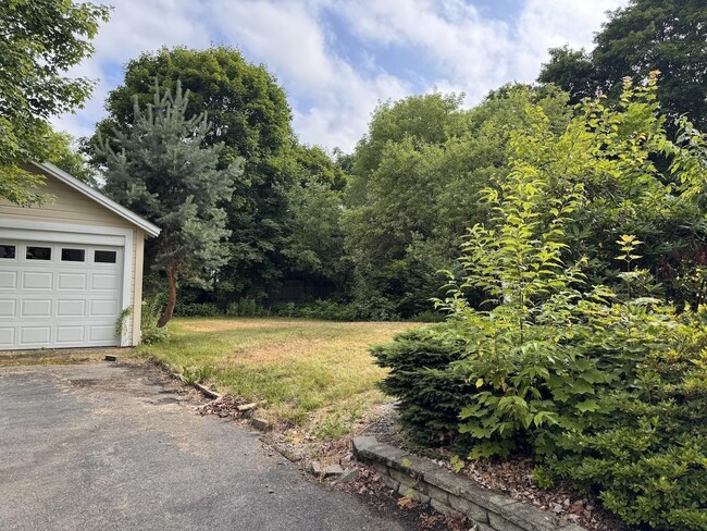 Building Photo - 26 Fowler St