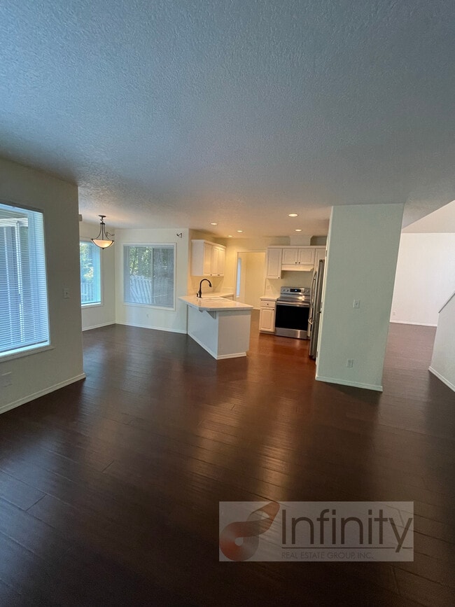 Building Photo - 23984 SW Shady Grove Dr