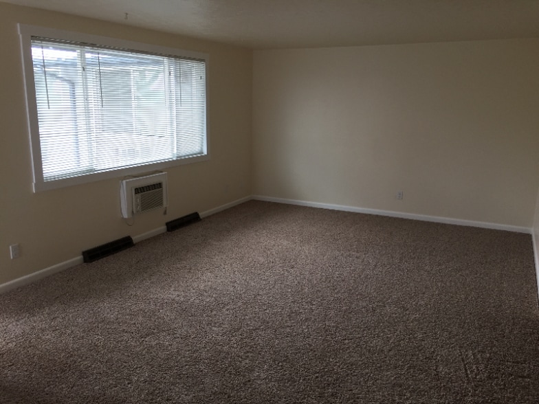 Building Photo - 1015 Roosevelt Ave