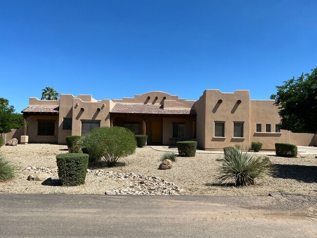 Primary Photo - Gilbert 4 Bed & 3 Bath on HUGE LOT - Acre+...