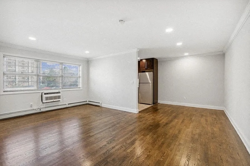 Building Photo - 314 Oakwood Ave