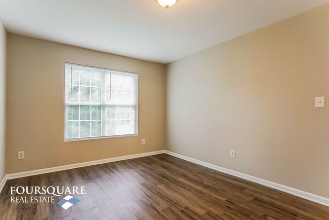 Building Photo - Single Family House | 1st floor Bedroom | ...