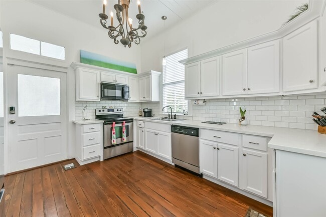 Building Photo - 3301 Ave N Ursuline St