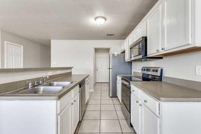 Building Photo - 4608 Alamosa St