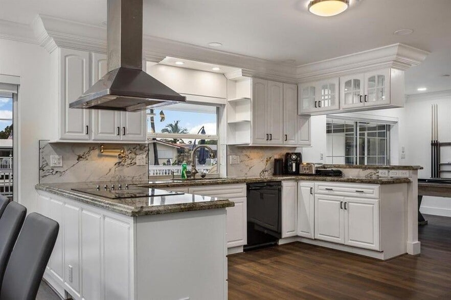 Building Photo - 1419 NE 57th St