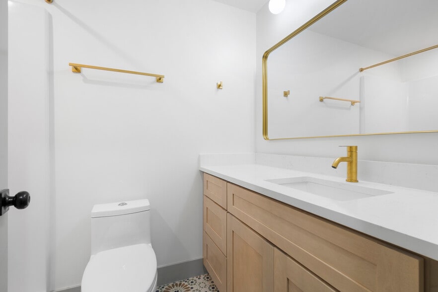 Building Photo - 530 Continental Dr