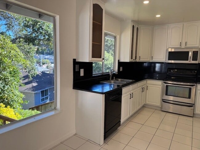 Building Photo - Beautiful home in Laurel Wood