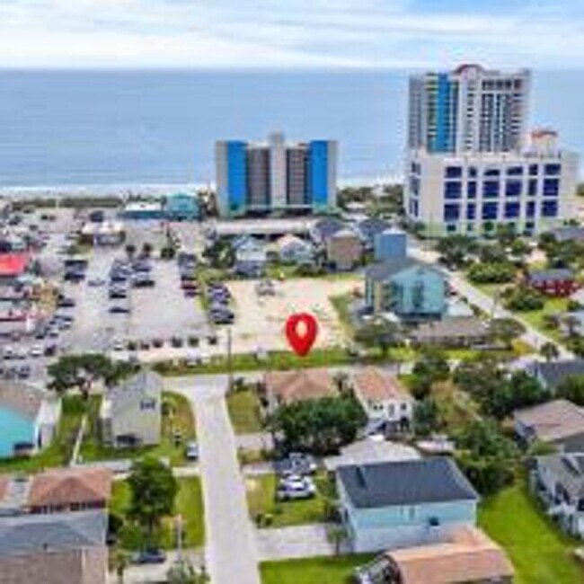 Building Photo - Pink Flamingo #1