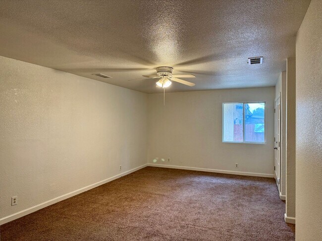 Building Photo - 3 Bedroom 2 Bath , With Solar