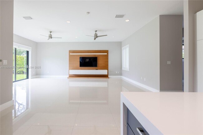 Building Photo - 6090 SW 116th St