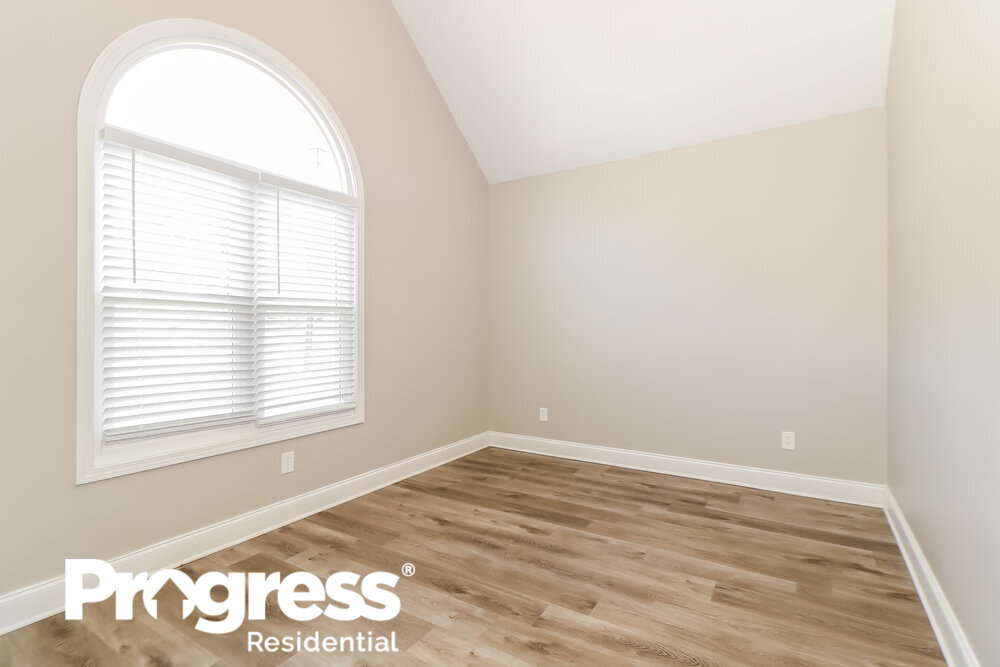 Building Photo - 2950 Northcliff Dr