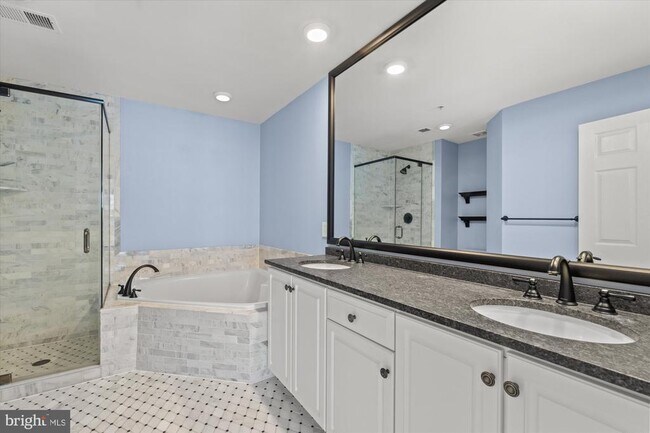Building Photo - 306 S Fayette St