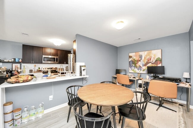 Building Photo - 2430 Regatta Ln