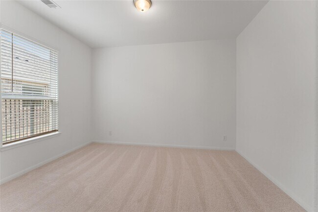 Building Photo - 570 Long Beach Bay Dr