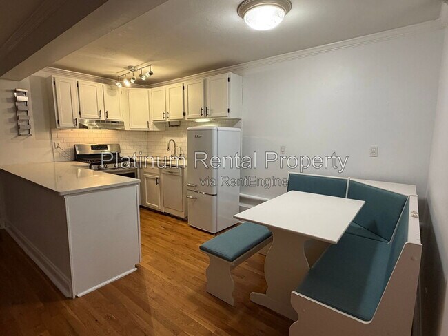 Building Photo - 870 Glendale Terrace NE