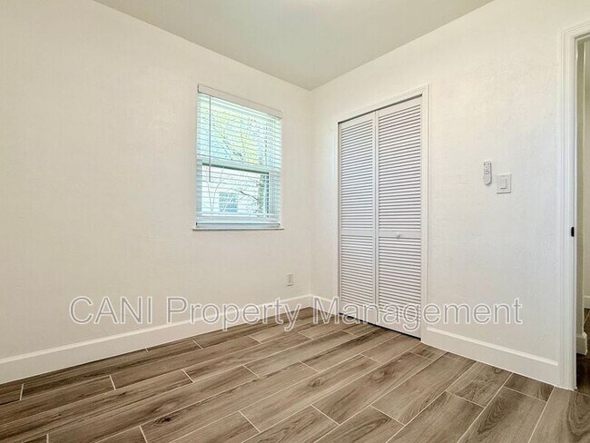 Building Photo - 748 Bethune St