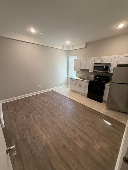 Building Photo - 4028 W Girard Ave