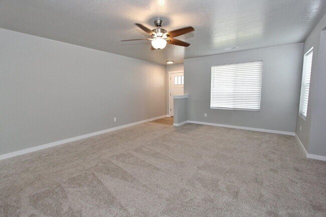 Building Photo - Immaculate & Spacious Home in West Meridian