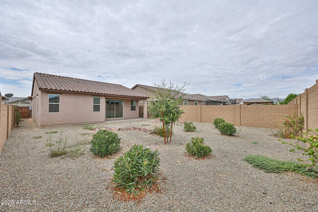 Building Photo - 16828 W Evergreen Rd