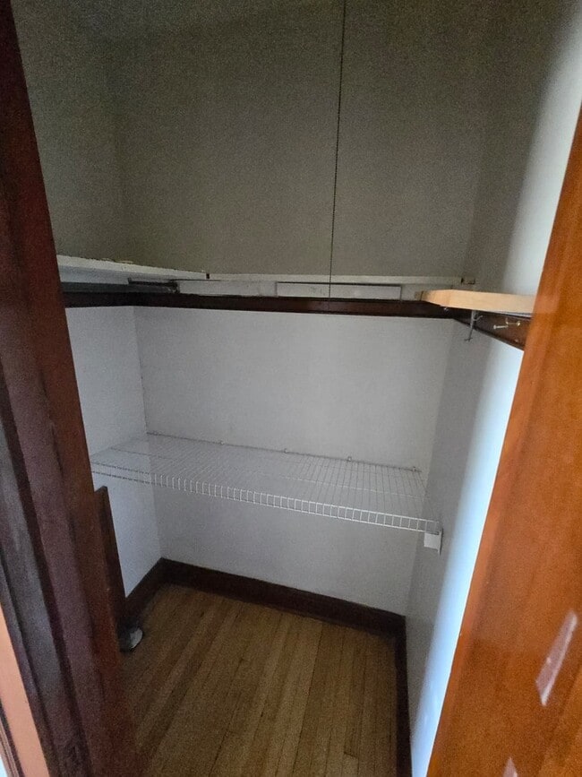 Building Photo - 1014 E Prairie Ave