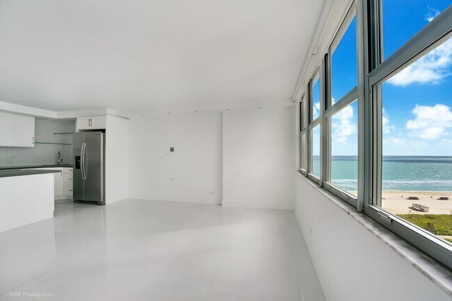 Building Photo - 6039 Collins Ave