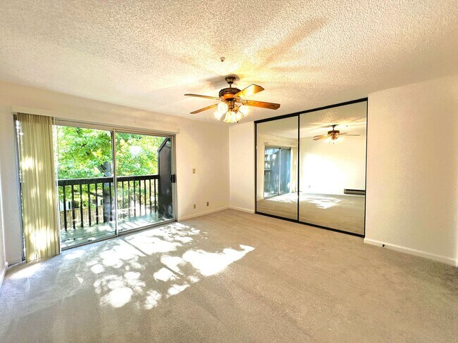 Building Photo - 1358 Parkway Dr