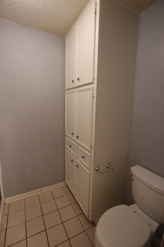 Building Photo - Oversized 4 bedroom 3 bath rental in Tyler...