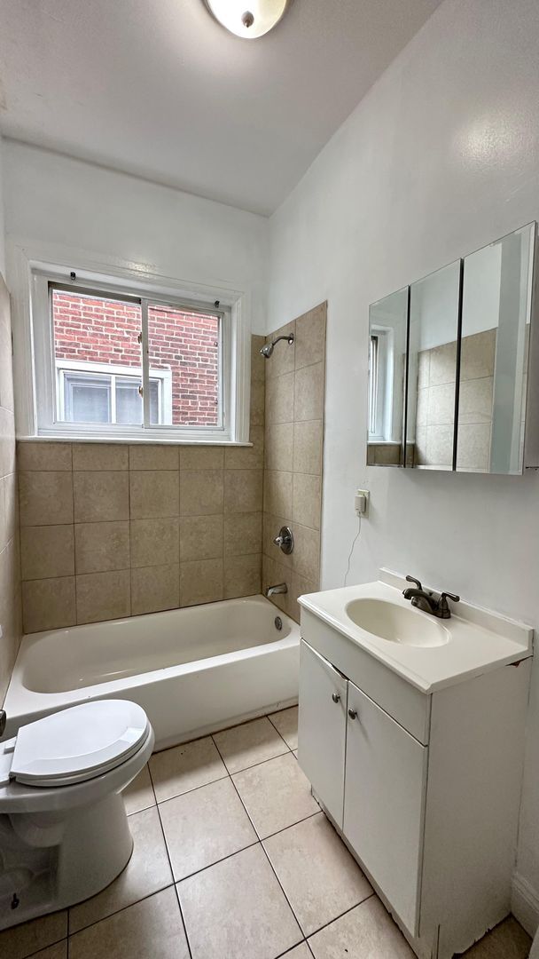 Building Photo - Modern Row - Strawberry Mansion