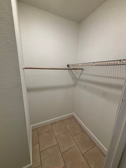 Building Photo - 224 Duke Dr