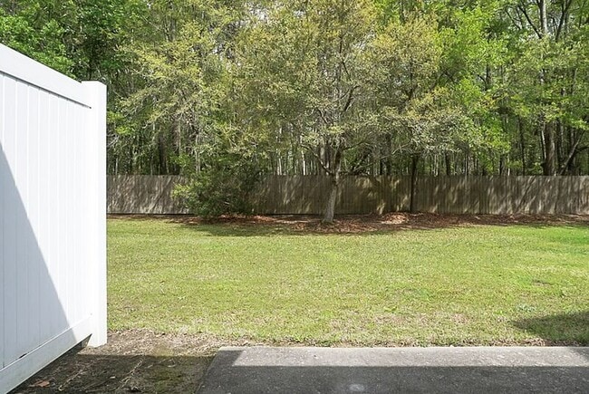 Building Photo - 215 Hemingway Cir