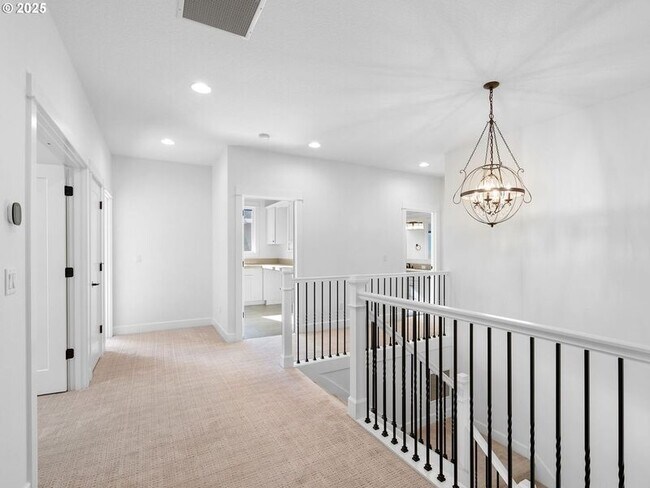 Building Photo - 9010 SW Inez St