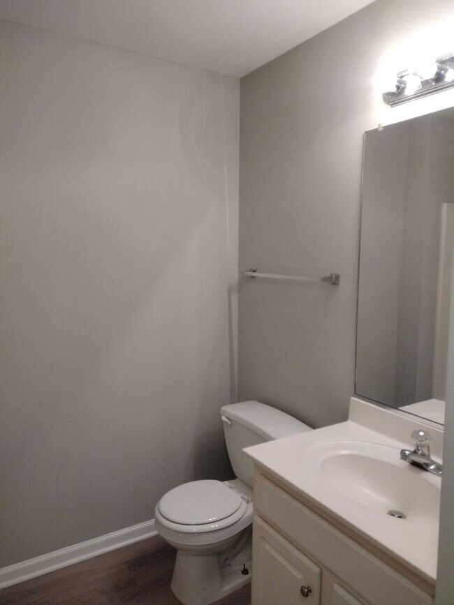 Building Photo - 211 Ivy Glen Ct