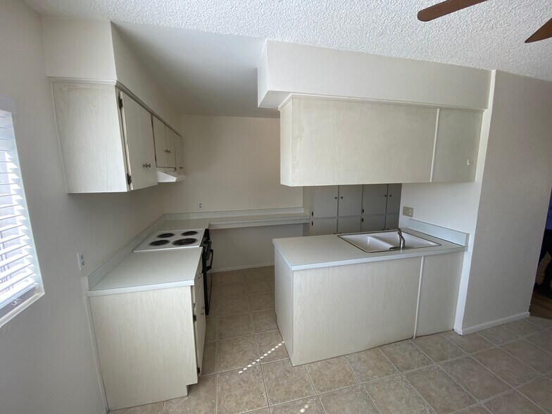 Building Photo - 3737 E Turney Ave