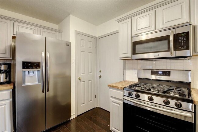 Building Photo - 9112 Swanson Ln