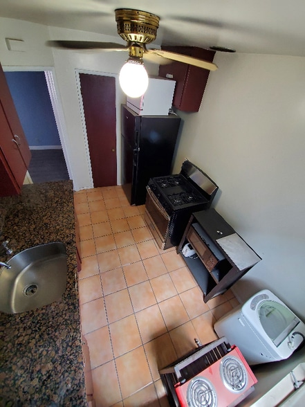 Building Photo - 617 Cedar Ave