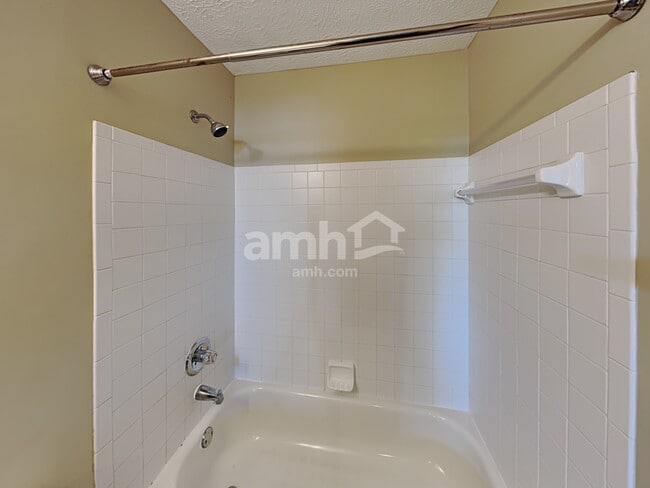 Building Photo - 5900 Winshire Dr