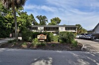 Building Photo - 3200 Fairway Ln