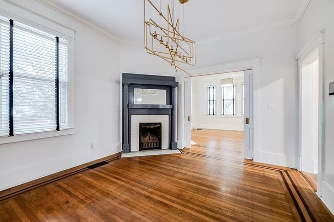 Building Photo - Beautiful Baldwin Park Craftsman home ready for move in!