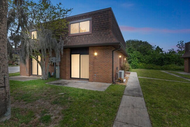 Building Photo - Charming 1BR Condo in Palm Bay